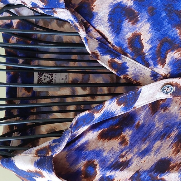 "Anne Klein" size M, 95% Polyester and 5% Spandex, polo style long sleeve top - Picture 4 of 9